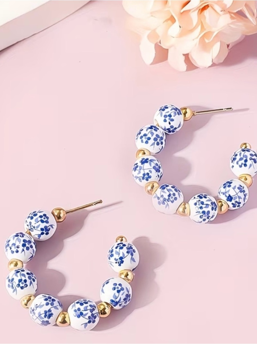 NEW! Blue & White Floral Bead Hoop Earrings with Gold Accents 💙 🌸 A6-189 - Picture 2 of 4